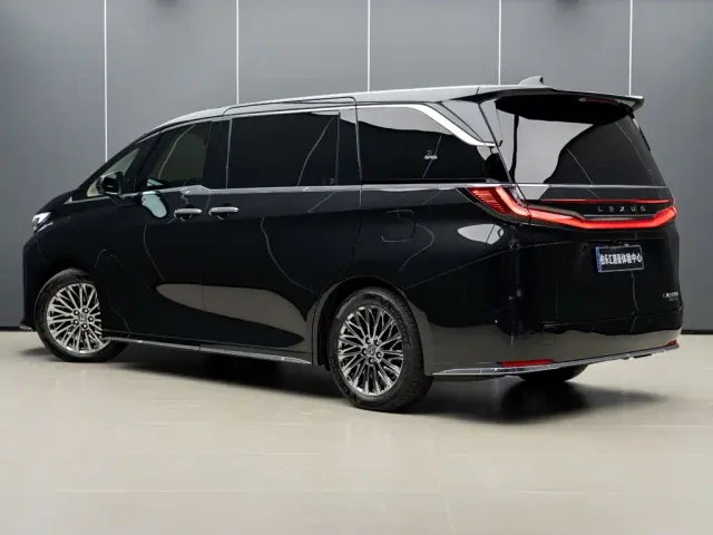 Lexus LM — Фото автомобиля 5