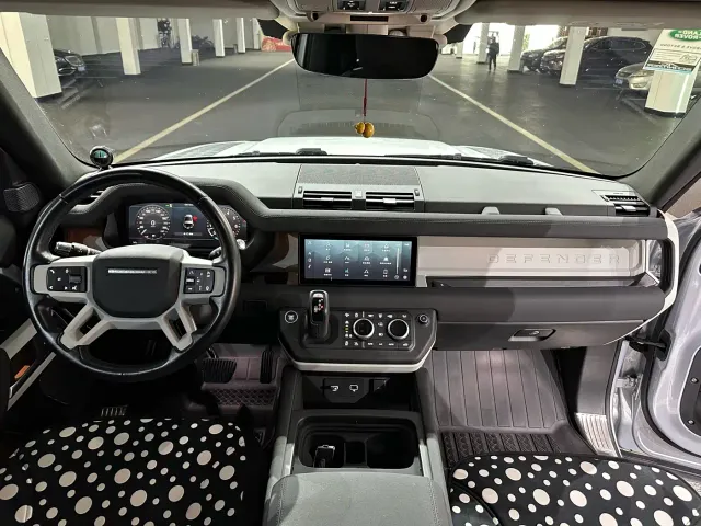 Land Rover Defender — Фото автомобиля 9