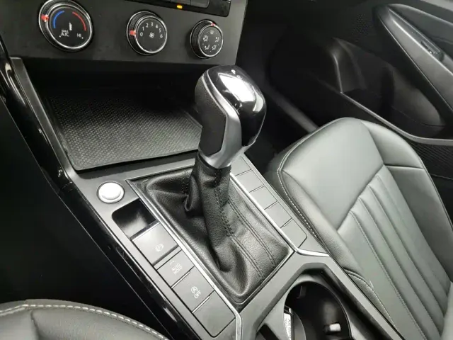 Volkswagen Passat — Фото автомобиля 13