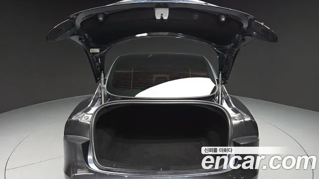 Tesla Model 3 — Фото автомобиля 29