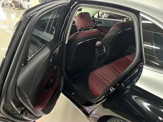 Hongqi H5 — Фото автомобиля 6