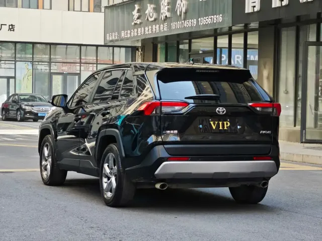 Toyota RAV4 — Фото автомобиля 7