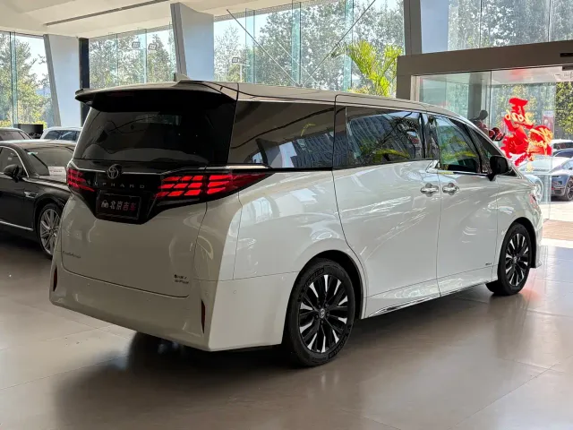 Toyota Alphard — Фото автомобиля 27