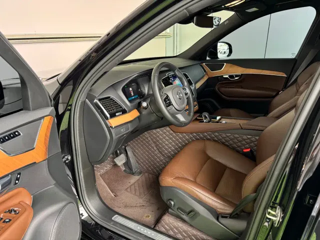 Volvo XC90 — Фото автомобиля 9