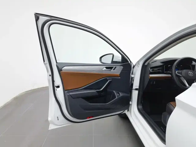 Volkswagen Sagitar — Фото автомобиля 8