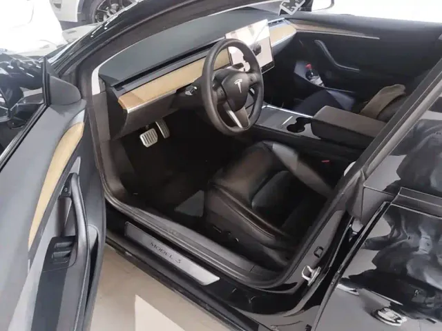 Tesla Model 3 — Фото автомобиля 15
