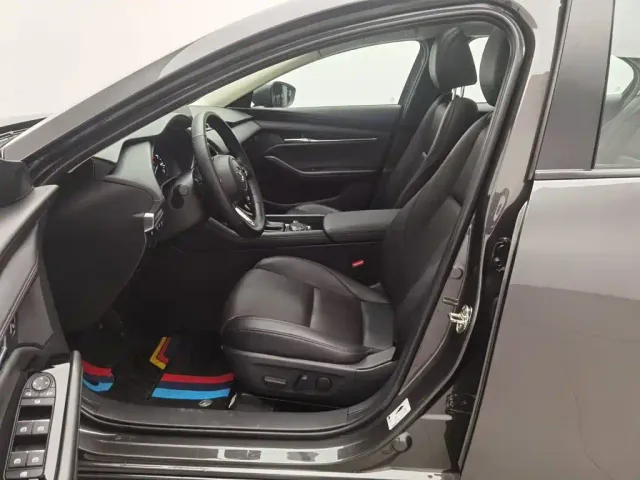 Mazda Axela — Фото автомобиля 10