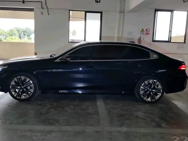 BMW 5 Series — Фото автомобиля 9