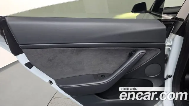 Tesla Model 3 — Фото автомобиля 24