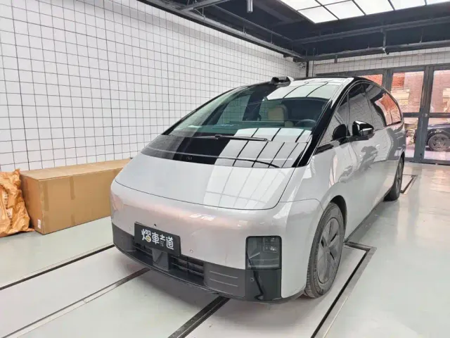 Фотография автомобиля — Li Auto MEGA