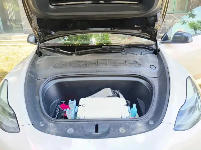 Tesla Model Y — Фото автомобиля 3