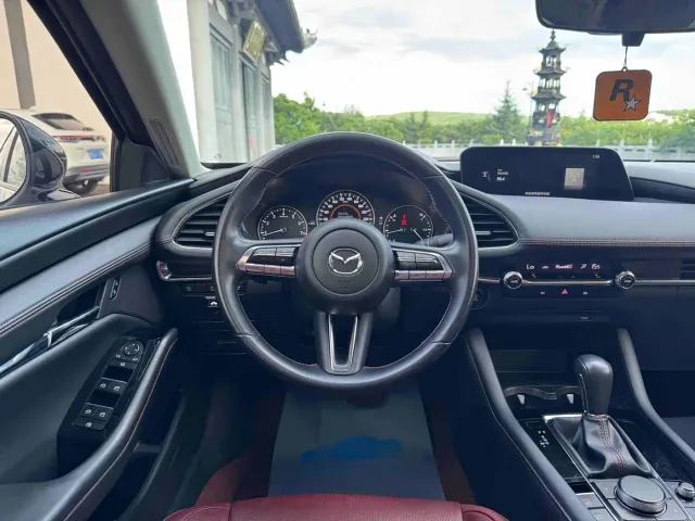 Mazda Axela — Фото автомобиля 16