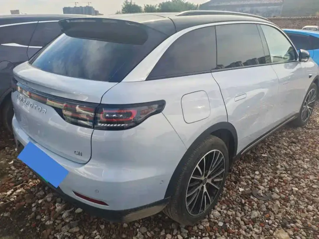Leapmotor C11 — Фото автомобиля 8