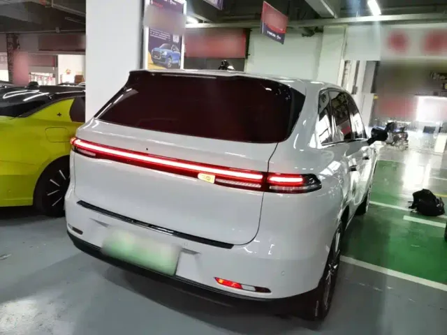 Leapmotor C10 — Фото автомобиля 6