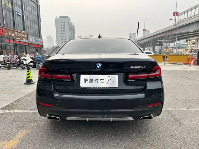 BMW 5 Series — Фото автомобиля 6
