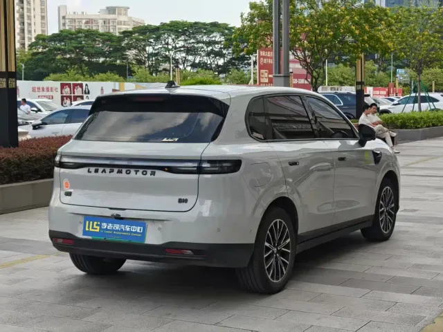 Leapmotor B10 — Фото автомобиля 4