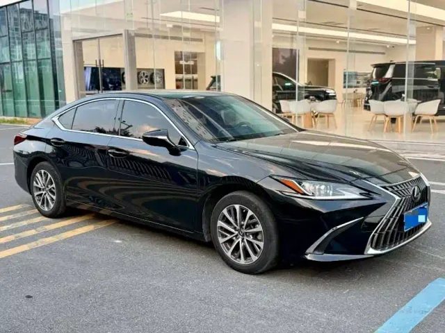 Lexus ES — Фото автомобиля 6