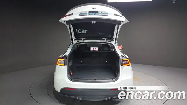 Tesla Model Y — Фото автомобиля 25