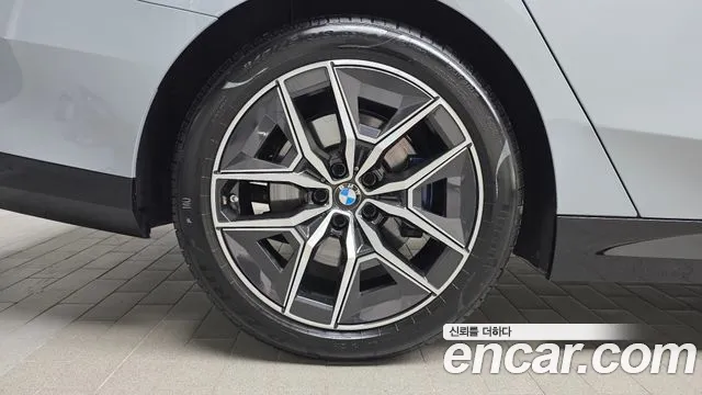 BMW 5 Series G60 — Фото автомобиля 5