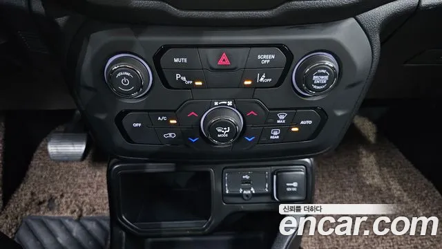 Jeep Renegade — Фото автомобиля 18