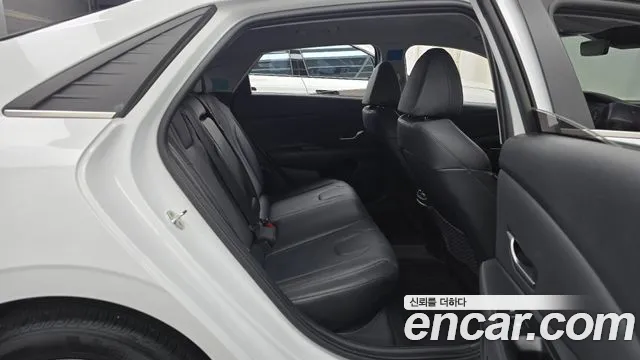 Hyundai Avante CN7 — Фото автомобиля 11