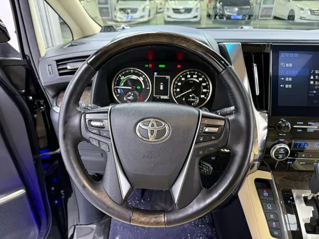 Toyota Alphard — Фото автомобиля 7