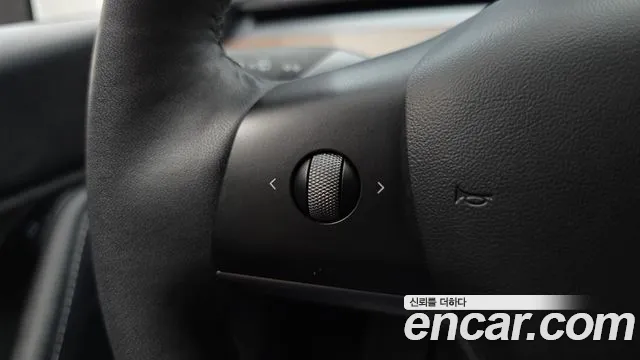 Tesla Model Y — Фото автомобиля 23