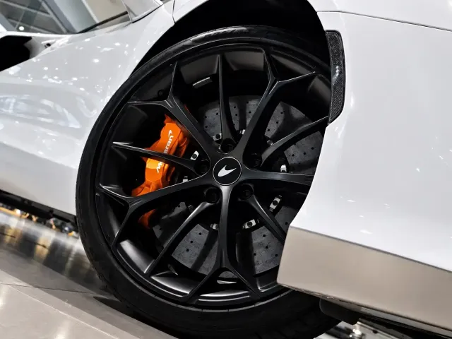 McLaren Artura — Фото автомобиля 10