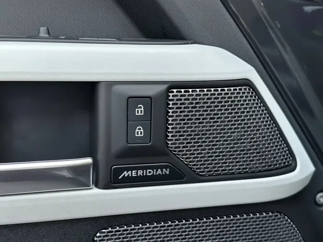 Land Rover Land Rover Defender 2023 Model 110 3.0T P400 X-DYNAMIC HSE — Фото автомобиля 14