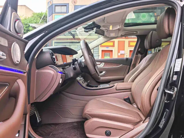 Mercedes-Benz E-Class — Фото автомобиля 4