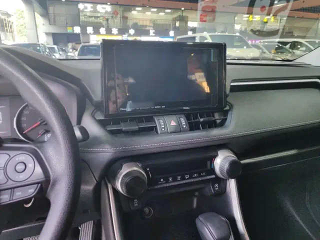 Toyota RAV4 — Фото автомобиля 14