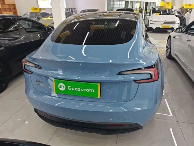 Tesla Model 3 — Фото автомобиля 5