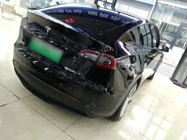 Tesla Model Y — Фото автомобиля 6
