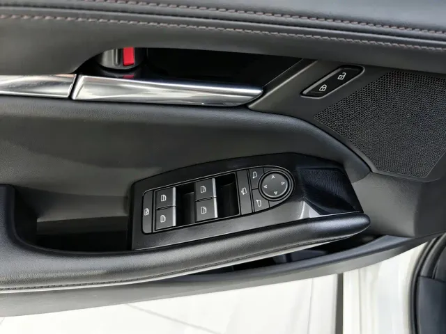 Mazda Axela — Фото автомобиля 11