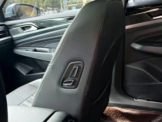 Volkswagen Passat — Фото автомобиля 7