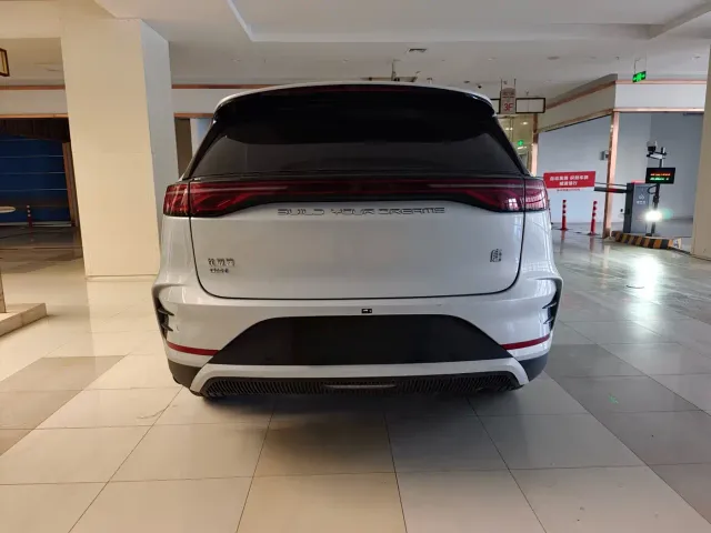 BYD Tang — Фото автомобиля 5