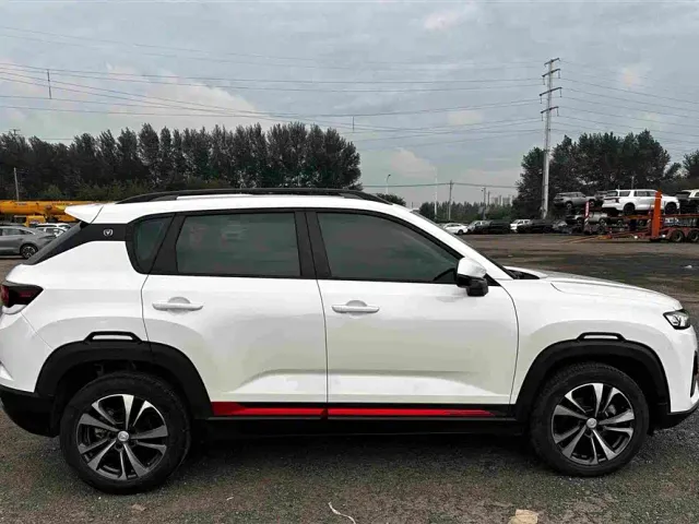 Changan CS35 Plus — Фото автомобиля 16