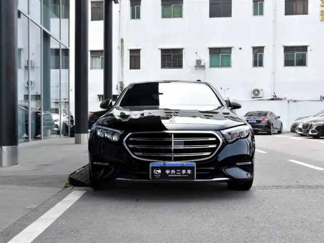 Mercedes-Benz E-Class — Фото автомобиля 2