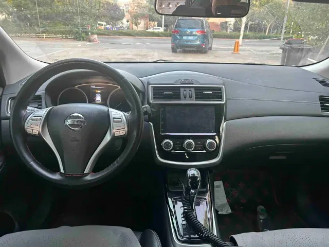 Nissan Tiida — Фото автомобиля 9