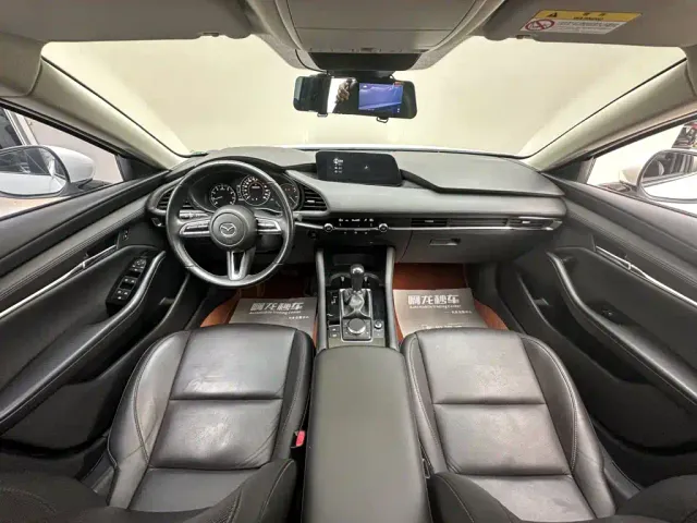 Mazda Axela — Фото автомобиля 6