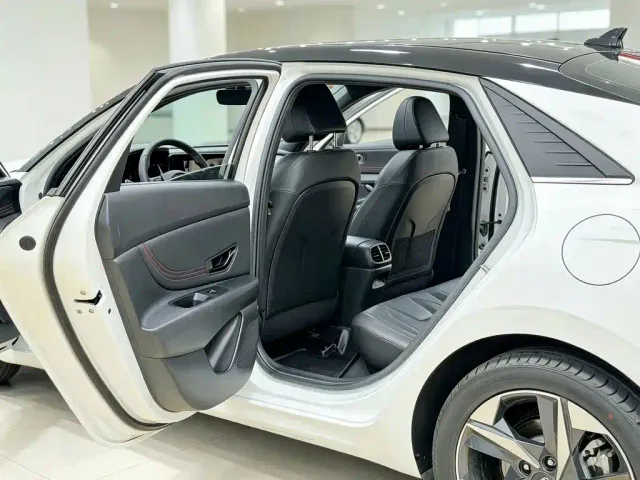 Hyundai Elantra — Фото автомобиля 11