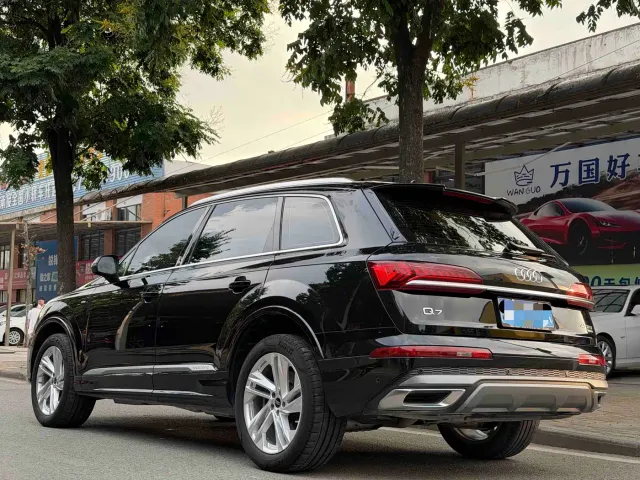 Audi Q7 — Фото автомобиля 5