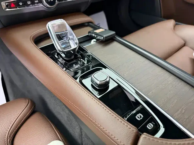 Volvo S90 — Фото автомобиля 9