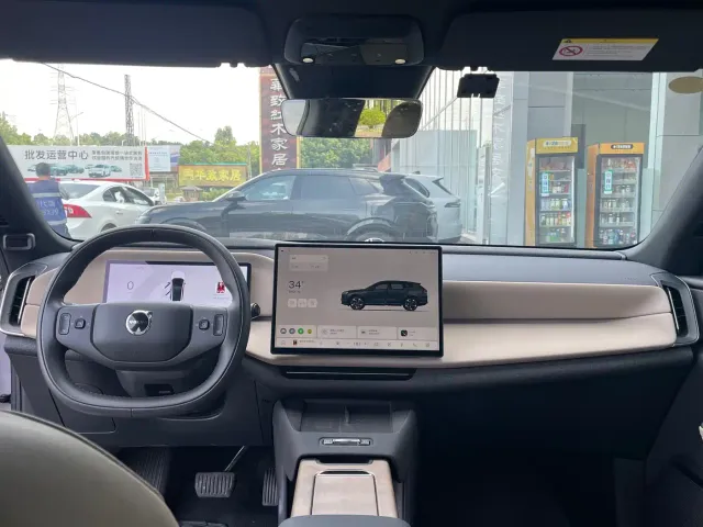 Volvo XC70 Plug-in Hybrid — Фото автомобиля 13