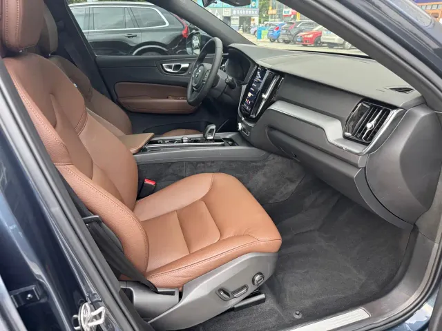 Volvo XC60 — Фото автомобиля 14