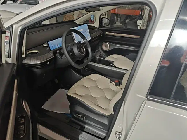 Baojun Cloud — Фото автомобиля 14