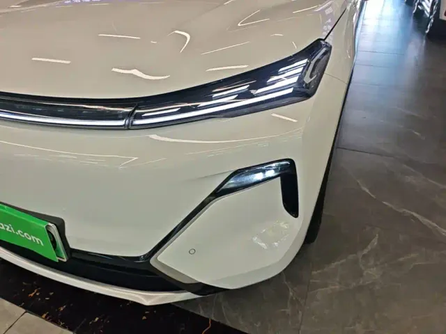 Geely Galaxy Starship 7 EM-i — Фото автомобиля 23