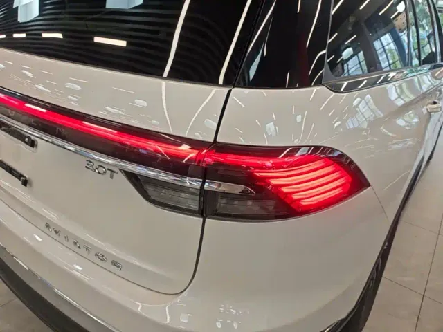 Lincoln Aviator — Фото автомобиля 7