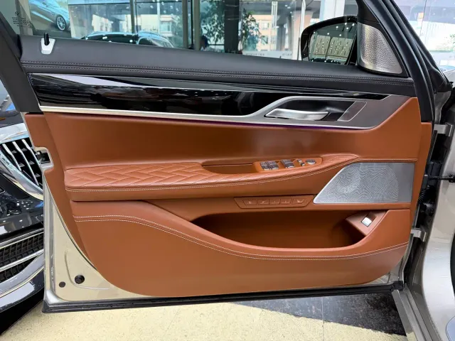 BMW 7 Series — Фото автомобиля 5