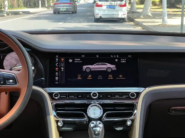 Bentley Flying Spur — Фото автомобиля 18
